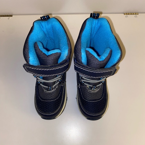 Carters toddler boy snow boots size 7 - Picture 3 of 5